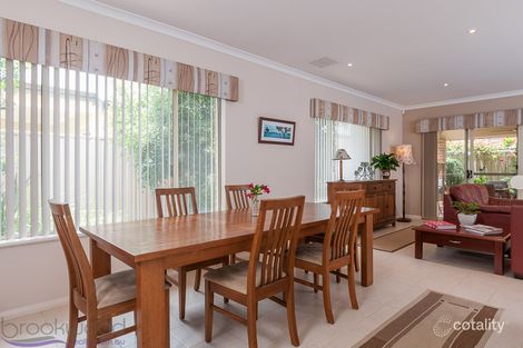Property photo of 7 Aquaviva Circle Viveash WA 6056
