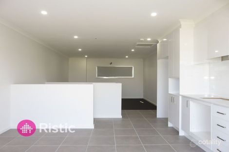 Property photo of 3/204 Saltlake Boulevard Wollert VIC 3750