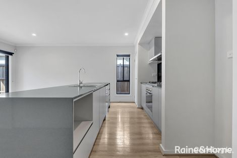 Property photo of 39 Parrot Drive Weir Views VIC 3338