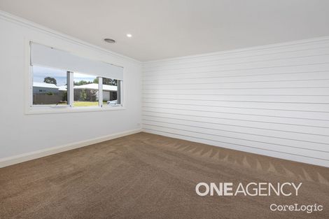 Property photo of 16 Kellerman Crescent Boorooma NSW 2650