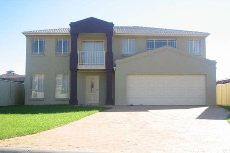 Property photo of 18 Bellerive Close West Hoxton NSW 2171