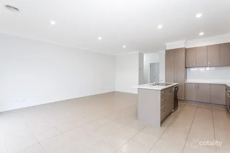 Property photo of 2/2 Wilson Crescent Hoppers Crossing VIC 3029