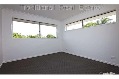 Property photo of 14 Drayton Terrace Wynnum QLD 4178
