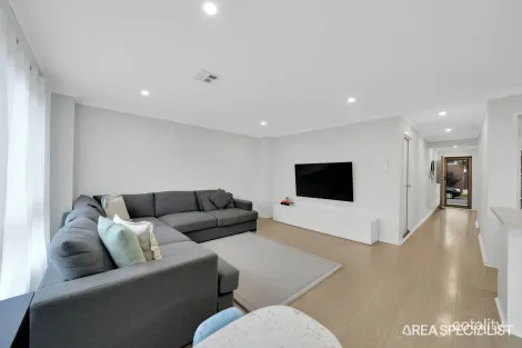 Property photo of 5 Harry Drive Thornhill Park VIC 3335