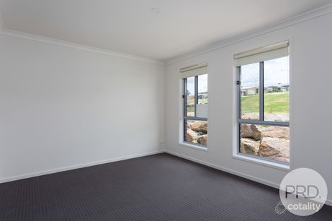Property photo of 21B Sunvale Crescent Estella NSW 2650