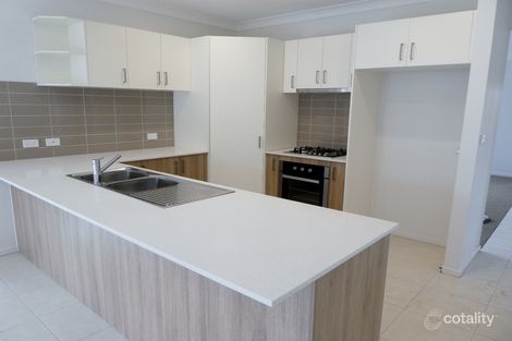 Property photo of 17 Verve Circuit Cranbourne West VIC 3977