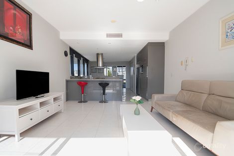 Property photo of 304/4 Wahroonga Place Surfers Paradise QLD 4217