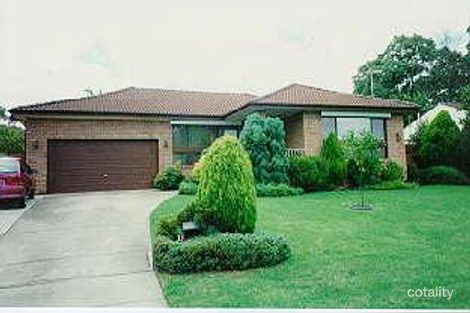 Property photo of 33 Macintyre Crescent Ruse NSW 2560
