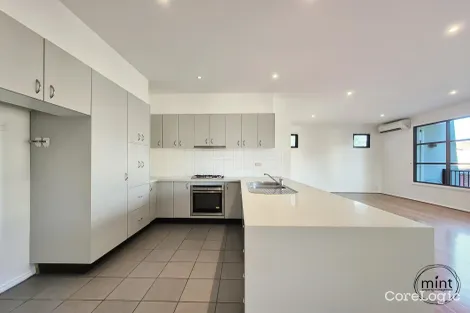 Property photo of 16/1 Conservatory Drive Burwood VIC 3125