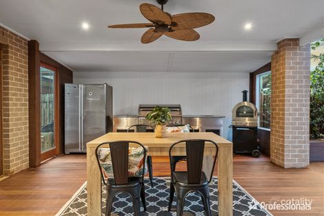 Property photo of 16 Weigall Close Caroline Springs VIC 3023