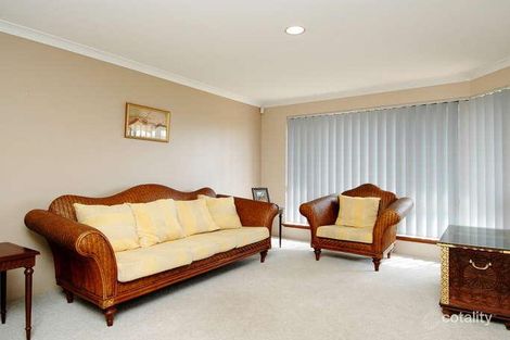 22 Lakeside Dr, Thornlie, WA 6108