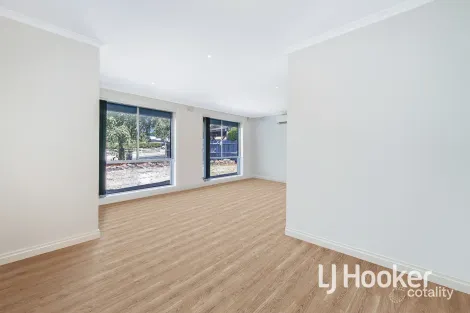 Property photo of 3 Winnima Avenue Hampton Park VIC 3976