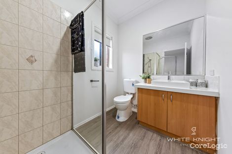 Property photo of 33 Blenheim Way Caroline Springs VIC 3023