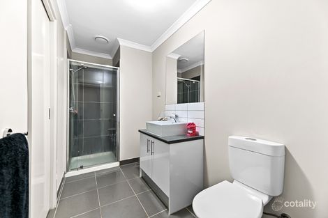 Property photo of 16 Queenie Way Cranbourne West VIC 3977