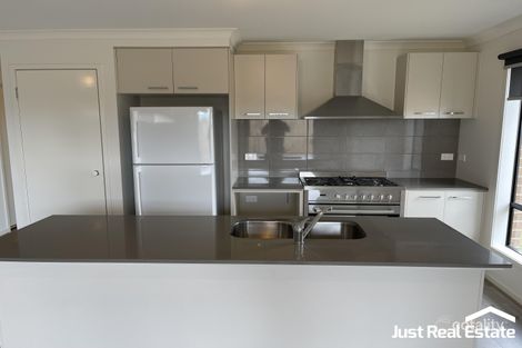 Property photo of 3 Shale Rise Officer VIC 3809