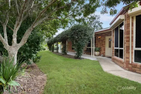5 Buckingham Ct, Mount Hallen, QLD 4312