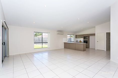 Property photo of 20 Faraday Crescent Pacific Pines QLD 4211