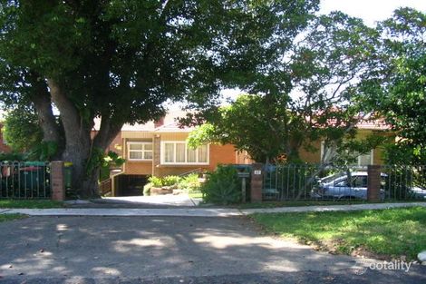 17 Frederick St, East Gosford, NSW 2250