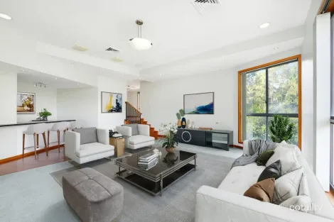 Property photo of 2 Taminga Crest Cordeaux Heights NSW 2526