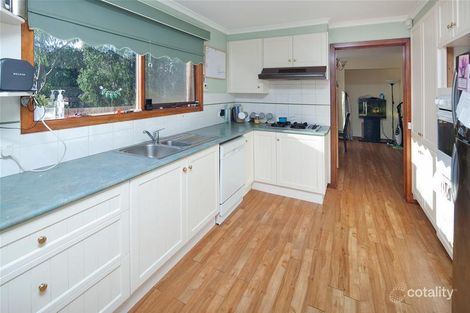 Property photo of 11 Clifton Way Endeavour Hills VIC 3802