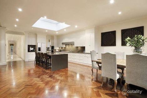 Property photo of 32 Monomeath Avenue Canterbury VIC 3126