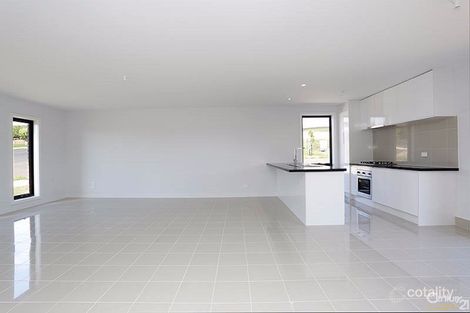 Property photo of 35 Cook Street Drouin VIC 3818
