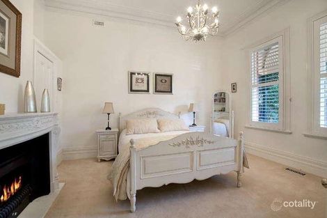 Property photo of 18 Carnarvon Road Caulfield North VIC 3161