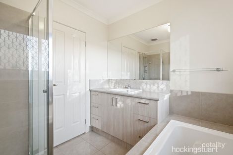 Property photo of 2 Reddington Way Wyndham Vale VIC 3024
