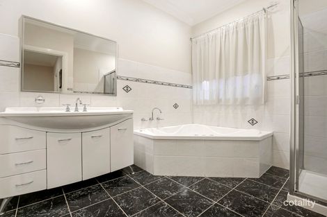 Property photo of 28M Hughes Parade Reservoir VIC 3073