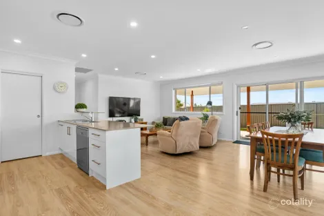 Property photo of 8 Ondaroo Crest Old Bar NSW 2430