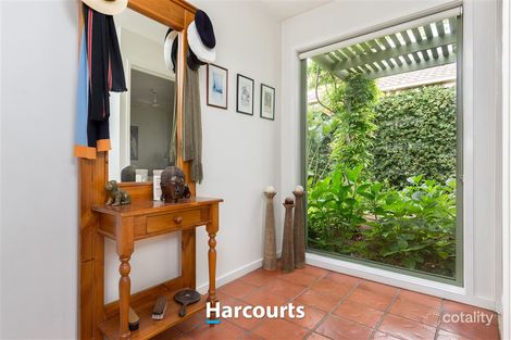 Property photo of 102 Avebury Drive Berwick VIC 3806