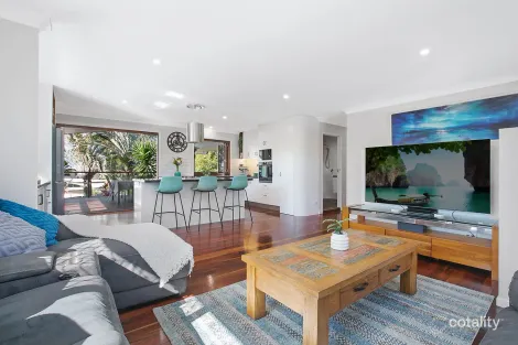 Property photo of 4 Mindarie Crescent Wellington Point QLD 4160