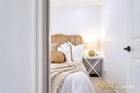 Property photo of 13 Amanu Crescent Pacific Pines QLD 4211