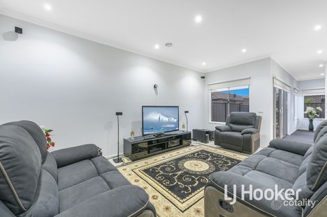 Property photo of 33 Kilmarnock Way Clyde North VIC 3978