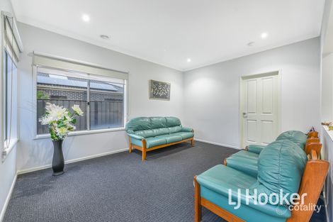 Property photo of 33 Kilmarnock Way Clyde North VIC 3978