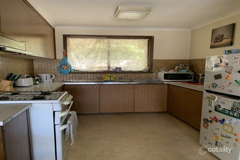 1/2 Everett Cl, Herne Hill, VIC 3218