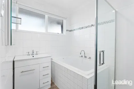 Property photo of 12 Collins Street Sunbury VIC 3429