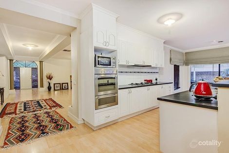 Property photo of 19 Hawthorn Grove Taylors Hill VIC 3037