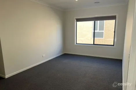 Property photo of 9 Melaan Way Clyde North VIC 3978