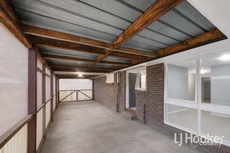 Property photo of 40 Riddle Drive Melton VIC 3337