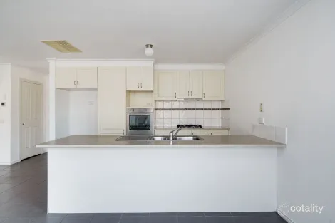 Property photo of 25 Victoria Place Pakenham VIC 3810