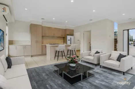 Property photo of 1/2 Canary Close Truganina VIC 3029