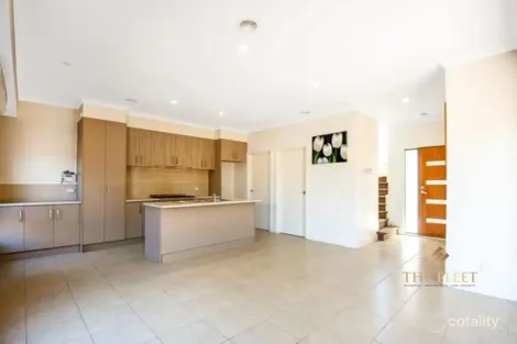 Property photo of 1/2 Canary Close Truganina VIC 3029