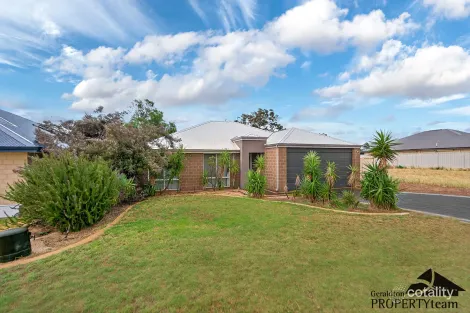 34 Yarraman Rd, Waggrakine, WA 6530