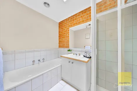 Property photo of 2/69 Bayliss Road Deer Park VIC 3023