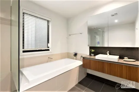 Property photo of 2 Members Drive Doncaster VIC 3108