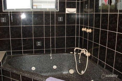 Property photo of 28 Woodlands Drive Eimeo QLD 4740