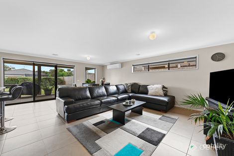 Property photo of 5 Bambi Place Pakenham VIC 3810