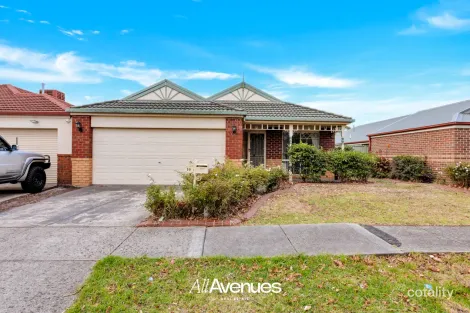 Property photo of 10 Oak Post Place Cranbourne East VIC 3977