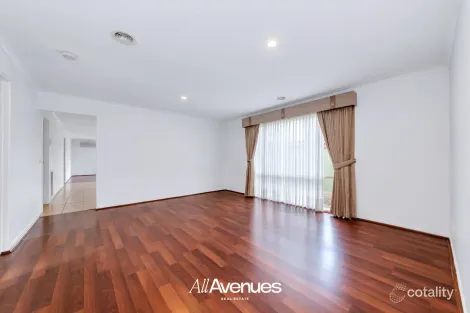 Property photo of 10 Oak Post Place Cranbourne East VIC 3977